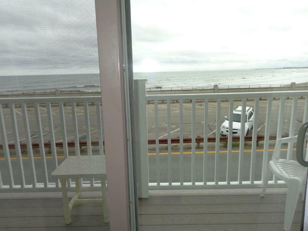 Jonathan'S On The Oceanfront Hampton Extérieur photo